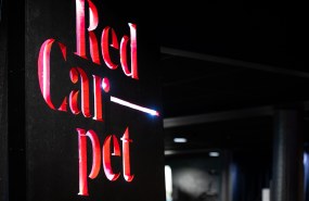 Red Carpetin punainen logo ©henni hyvärinen